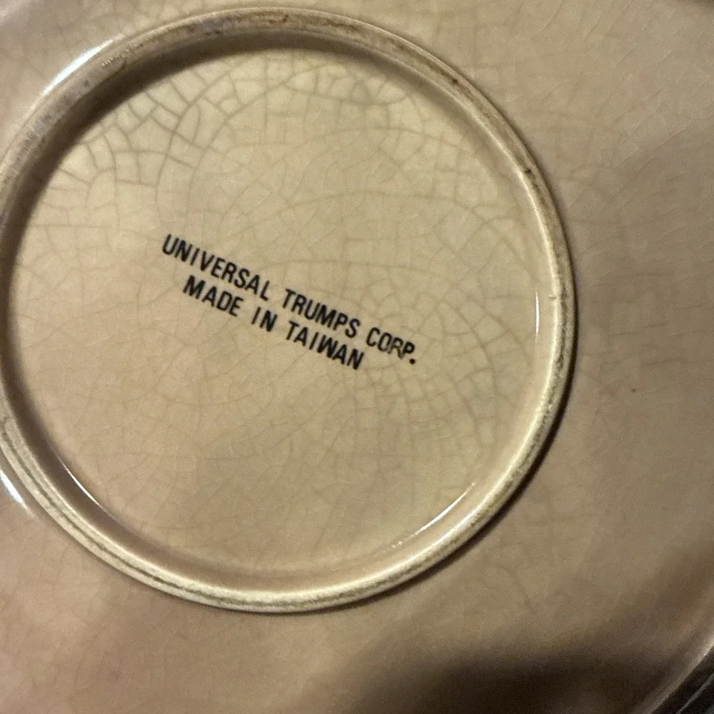Universal Trumps Corp. Blueberry Pie Ceramic Round Collectible Pie Dish